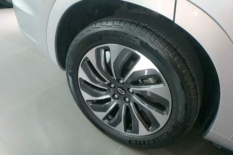 Used Hima AITO M7 2024 1.5T Intelligent Driving Rear-Drive Max Edition 5 Seats Right Rear Wheel Hub