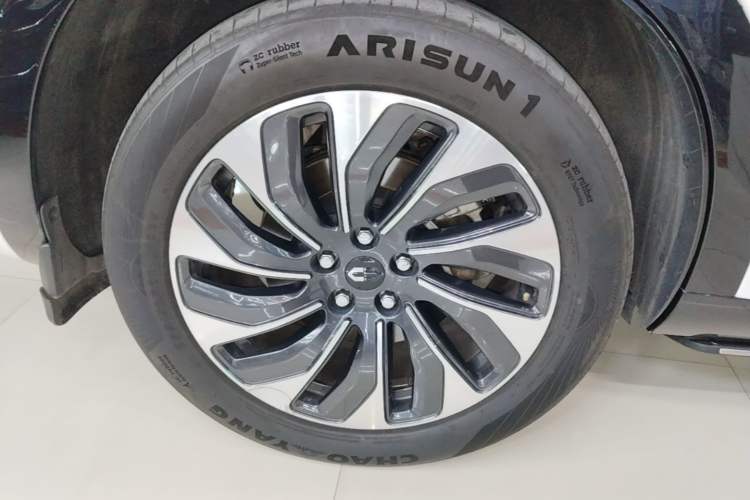 Used Hima AITO M7 2024 1.5T Intelligent Driving 4WD Max Edition 5 Seats Right Rear Wheel Hub