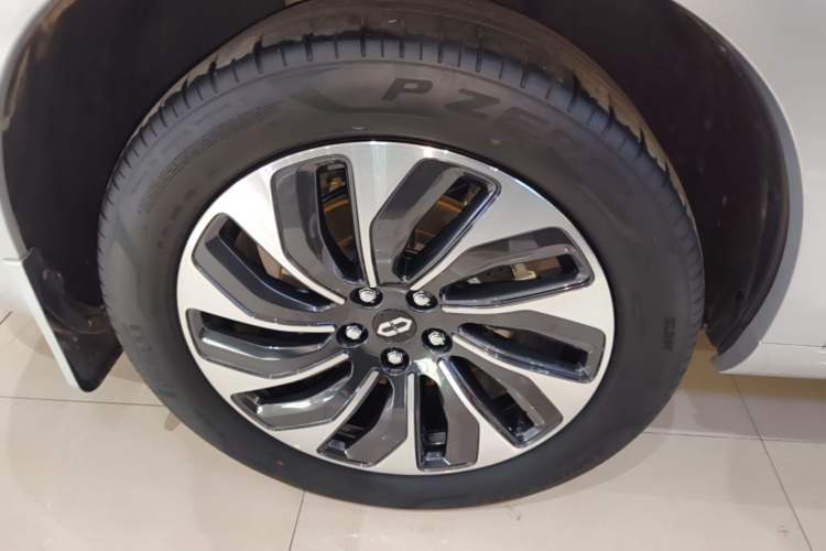 Used Hima AITO M7 2024 1.5T Rear-Drive Plus Version 5 Seats Right Rear Wheel Hub