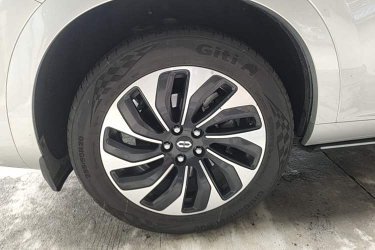 Used Hima AITO M7 2024 1.5T Rear-Drive Plus Version 5 Seats Right Rear Wheel Hub