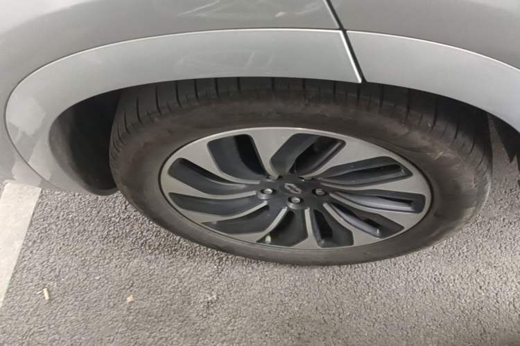 Used Hima AITO M7 2024 1.5T Intelligent Driving 4WD Max Edition 5 Seats Right Rear Wheel Hub
