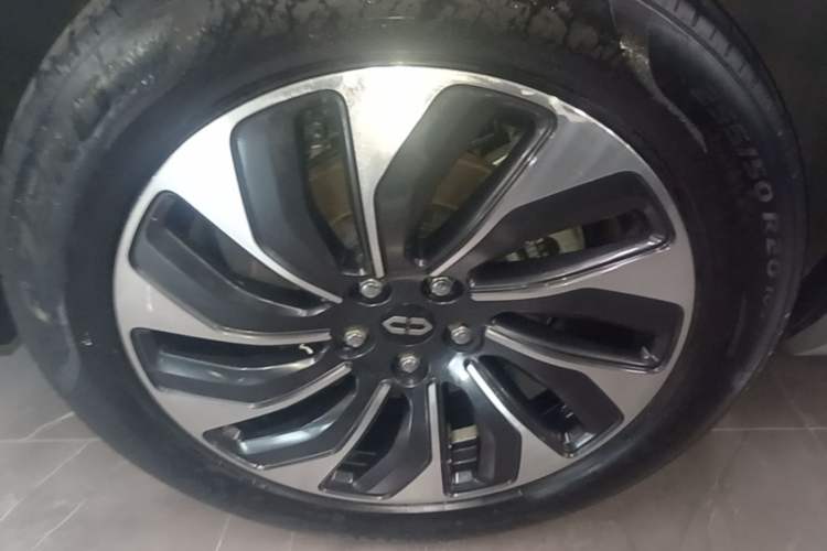 Used Hima AITO M7 2024 1.5T Rear-Drive Plus Version 5 Seats Right Rear Wheel Hub