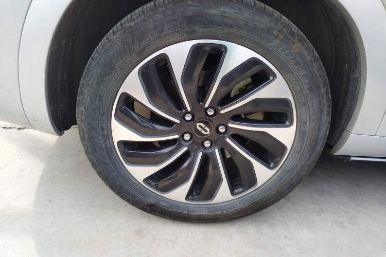 Used Hima AITO M7 2024 1.5T Rear-Drive Plus Version 5 Seats Right Rear Wheel Hub