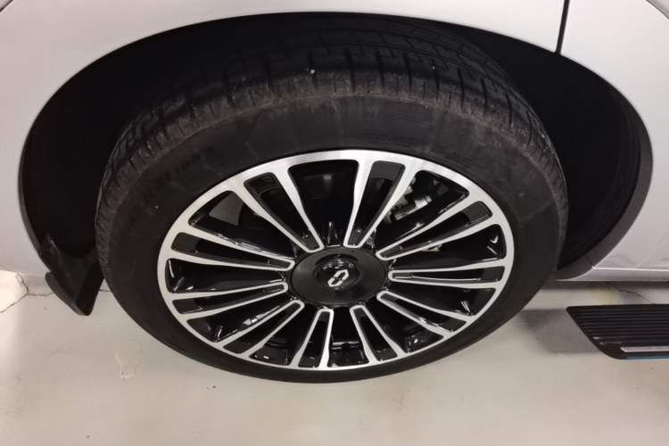 Used Hima AITO M7 2024 1.5T Intelligent Driving 4WD Ultra Version 6 Seats Right Rear Wheel Hub