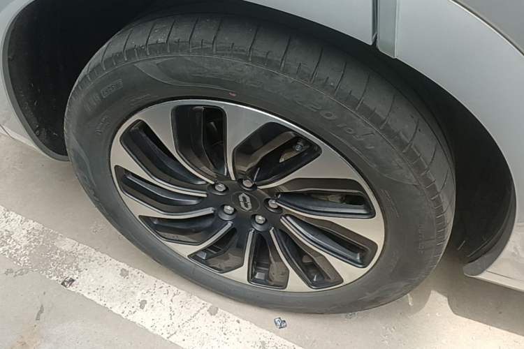 Used Hima AITO M7 2024 1.5T Intelligent Driving 4WD Max Edition 5 Seats Right Rear Wheel Hub