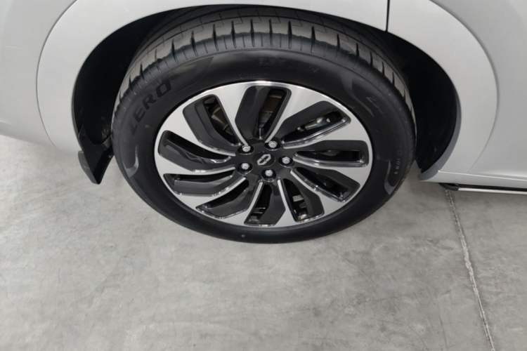 Used Hima AITO M7 2024 1.5T Intelligent Driving Rear-Drive Max Edition 5 Seats Right Rear Wheel Hub