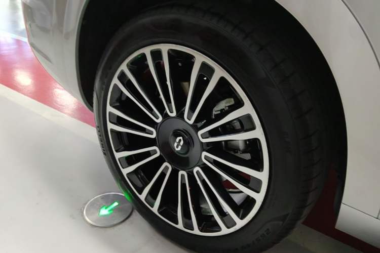Used Hima AITO M7 2024 1.5T Intelligent Driving Rear-Drive Max Edition 5 Seats Right Rear Wheel Hub