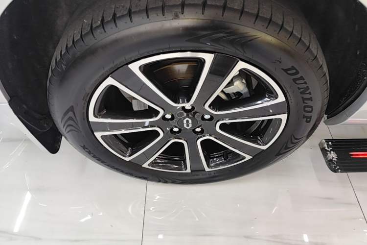 Used Hima AITO M7 2024 1.5T Intelligent Driving Rear-Drive Pro Version 5 Seats Right Rear Wheel Hub