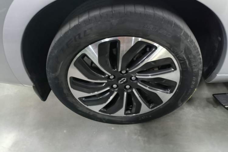 Used Hima AITO M7 2024 1.5T Intelligent Driving 4WD Max Edition 5 Seats Right Rear Wheel Hub