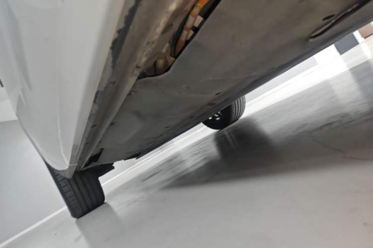 Used Hima AITO M7 2024 1.5T Rear-Drive Plus Version 5 Seats Right Side Sill