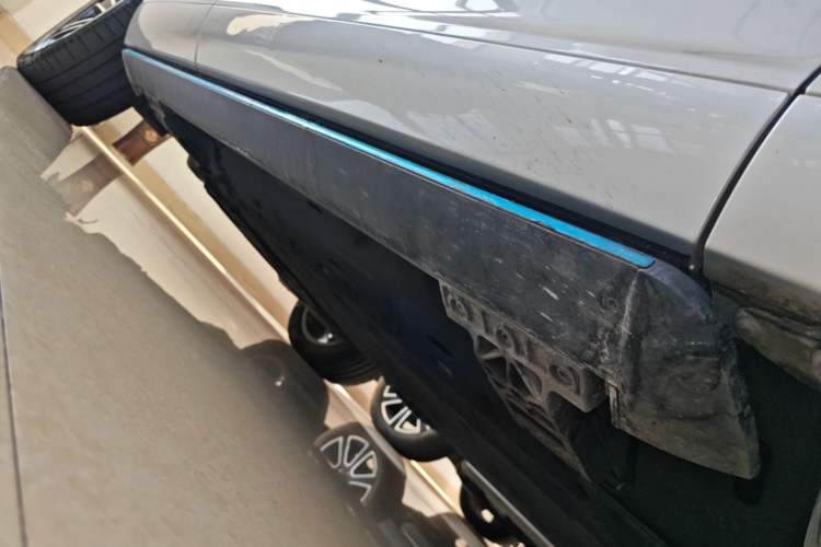 Used Hima AITO M7 2024 1.5T Intelligent Driving 4WD Pro Edition 6 Seats Right Side Sill