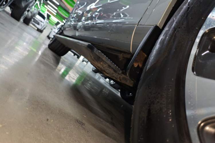 Used Hima AITO M7 2024 1.5T Rear-Drive Plus Version 5 Seats Right Side Sill