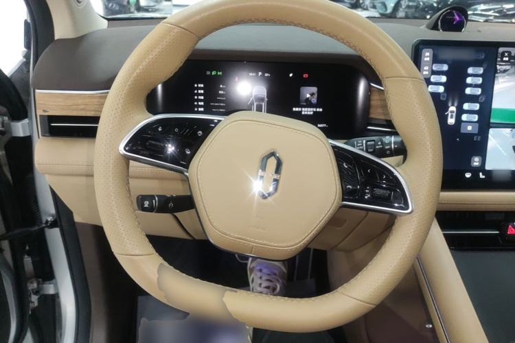 Used Hima AITO M7 2024 1.5T Intelligent Driving 4WD Ultra Version 6 Seats Steering Wheel