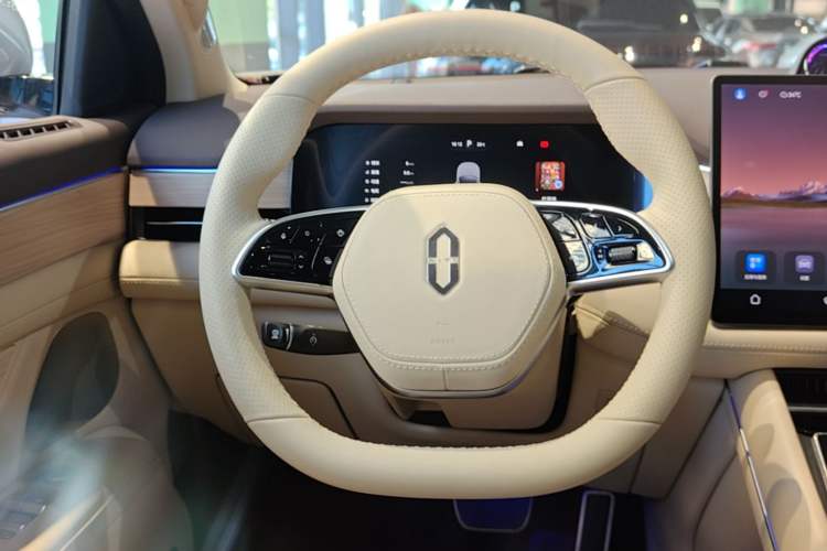 Used Hima AITO M7 2024 1.5T Intelligent Driving Rear-Drive Pro Version 5 Seats Steering Wheel