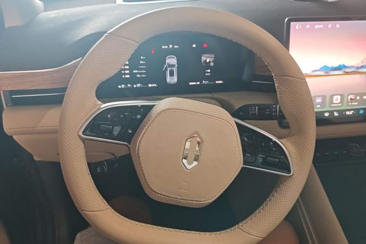 Used Hima AITO M7 2024 1.5T Intelligent Driving Rear-Drive Max Edition 6 Seats Steering Wheel