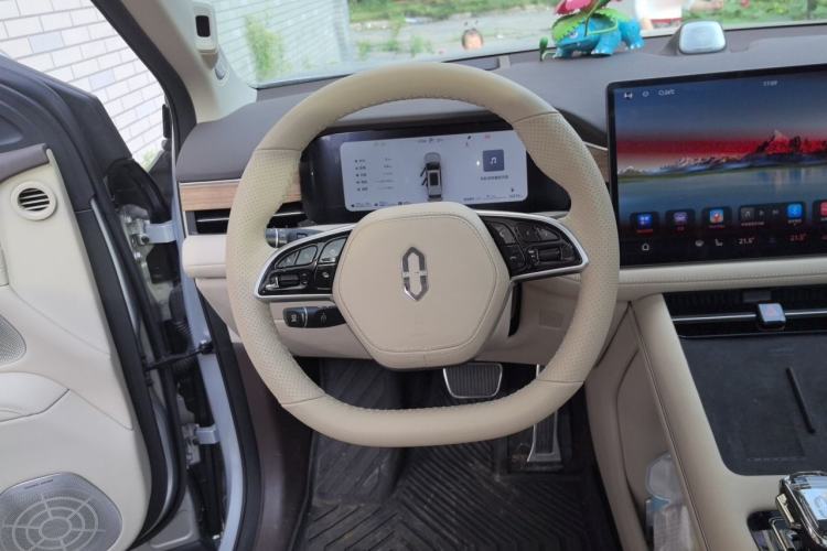 Used Hima AITO M7 2024 1.5T Rear-Drive Plus Version 5 Seats Steering Wheel