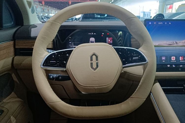 Used Hima AITO M7 2024 1.5T Intelligent Driving 4WD Ultra Version 6 Seats Steering Wheel
