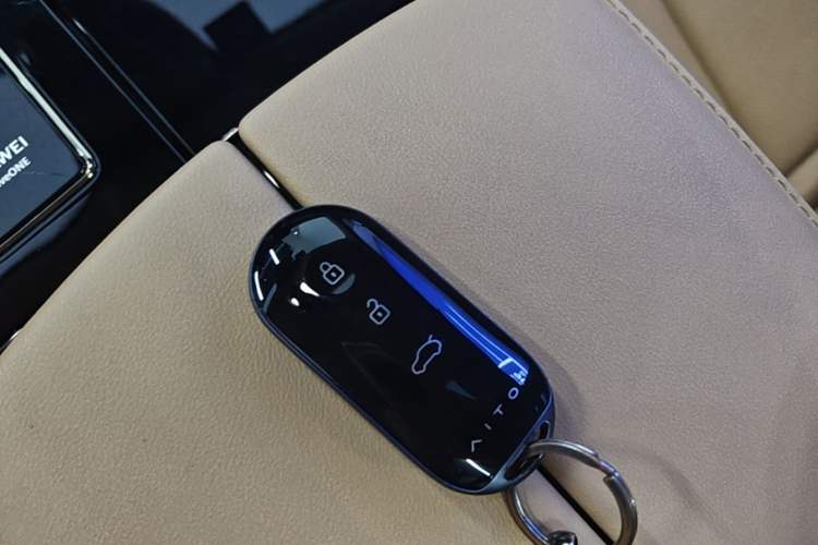 Used Hima AITO M7 2024 1.5T Rear-Drive Plus Version 5 Seats Vehicle Key