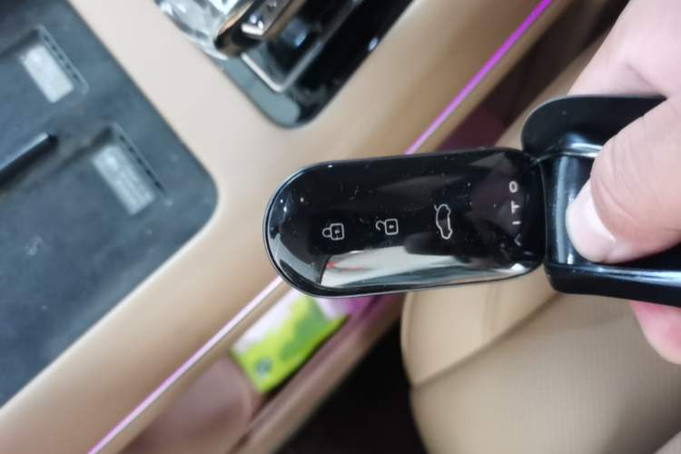 Used Hima AITO M7 2024 1.5T Rear-Drive Plus Version 5 Seats Vehicle Key