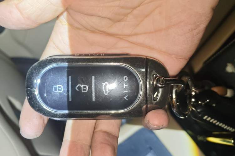 Used Hima AITO M7 2024 1.5T Rear-Drive Plus Version 5 Seats Vehicle Key