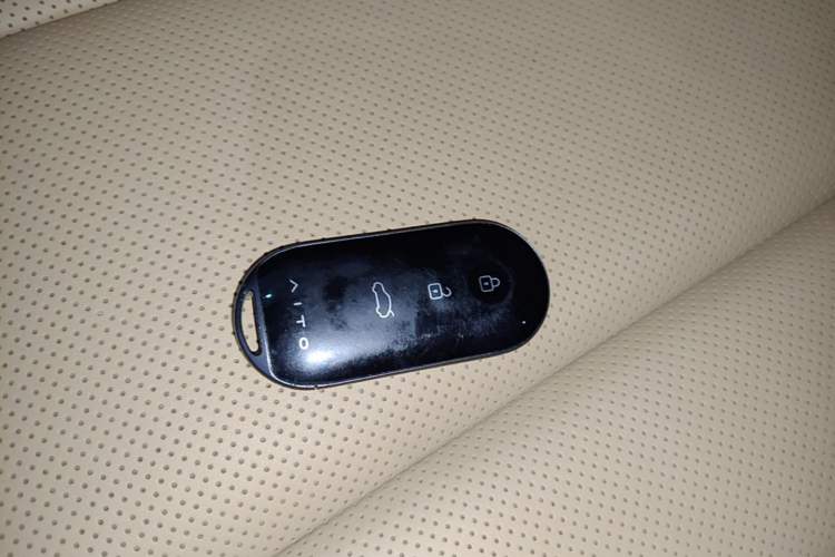 Used Hima AITO M7 2024 1.5T Intelligent Driving 4WD Max Edition 5 Seats Vehicle Key