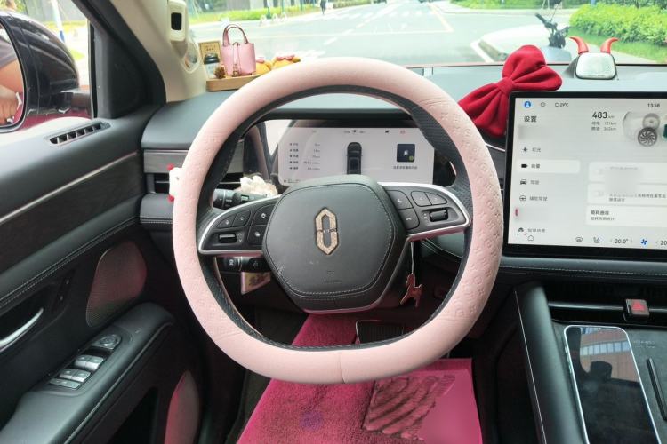 Used Hima AITO M7 2024 1.5T Rear-Drive Plus Version 5 Seats Steering Wheel