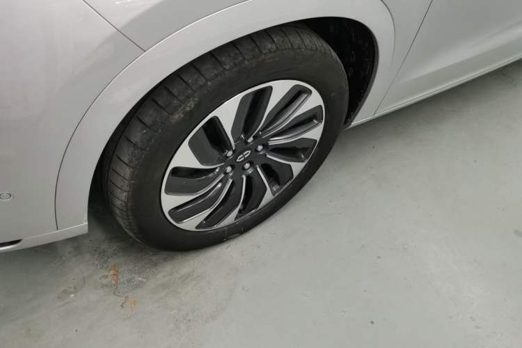 Used Hima AITO M7 2024 1.5T Rear-Drive Plus Version 5 Seats Left Front Wheel Hub
