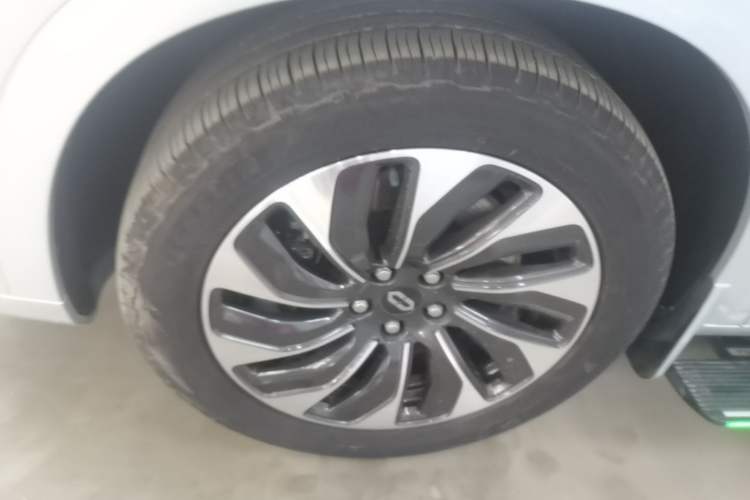 Used Hima AITO M7 2024 1.5T Intelligent Drive 4x4 Max Edition 6 Seats Left Front Wheel Hub
