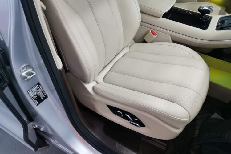 Used Hima AITO M7 2024 1.5T Rear-Drive Plus Version 5 Seats Right Front Seat