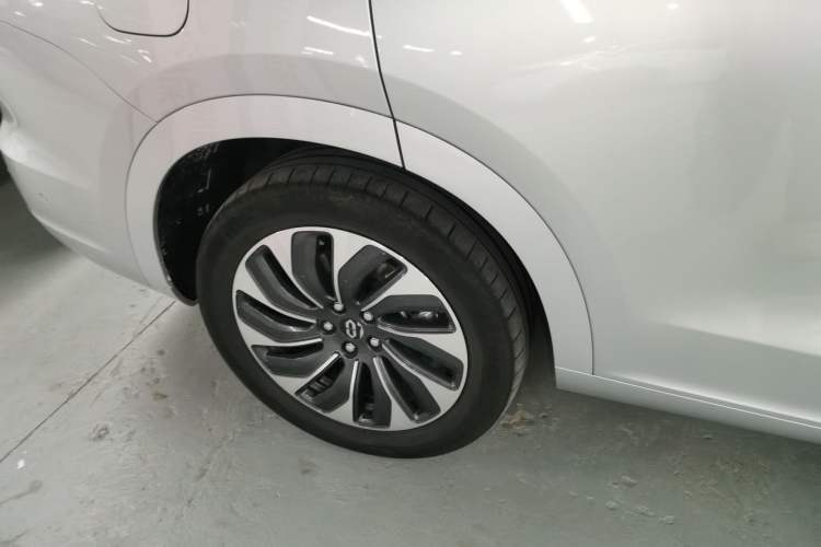 Used Hima AITO M7 2024 1.5T Rear-Drive Plus Version 5 Seats Right Rear Wheel Hub
