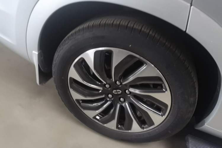 Used Hima AITO M7 2024 1.5T Intelligent Drive 4x4 Max Edition 6 Seats Right Rear Wheel Hub