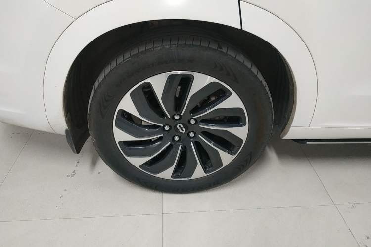 Used Hima AITO M7 2024 1.5T Intelligent Driving 4WD Max Edition 5 Seats Right Rear Wheel Hub