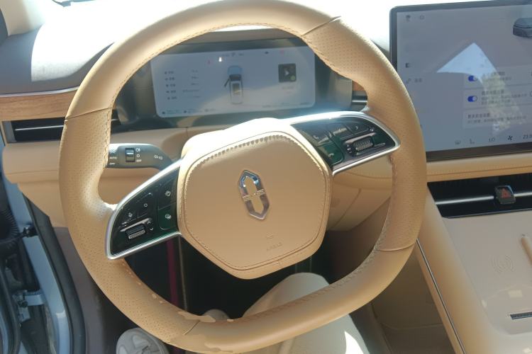 Used Hima AITO M7 2024 1.5T Rear-Drive Plus Version 5 Seats Steering Wheel