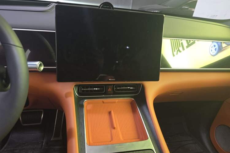 Used Hima AITO M7 2026 Model Range-Extending Pro+ All-Wheel Drive 6-Seater Version Audio And AC Panel