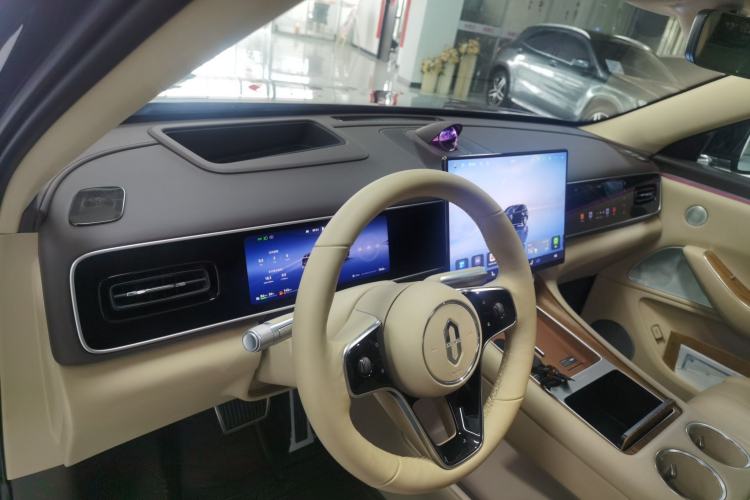 Used Hima AITO M7 2026 Model Range-Extending Max All-Wheel Drive 5-Seater Version Center Console