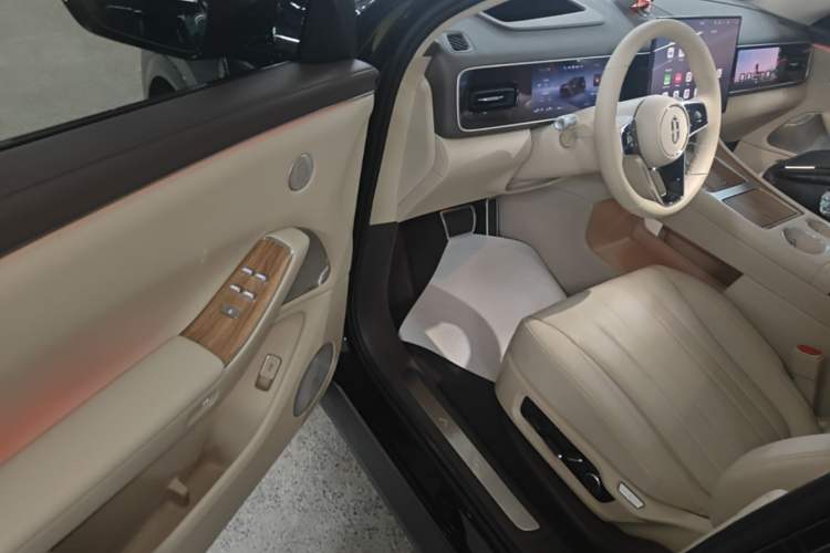 Used Hima AITO M7 2026 Model Range-Extending Ultra All-Wheel Drive 6-Seater Version Driver Seat