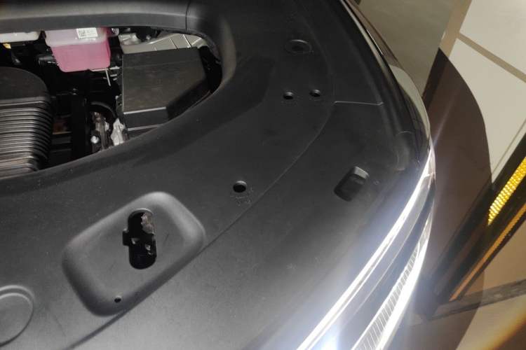 Used Hima AITO M7 2026 Model Range-Extending Max All-Wheel Drive 6-Seater Version Engine Bay Left