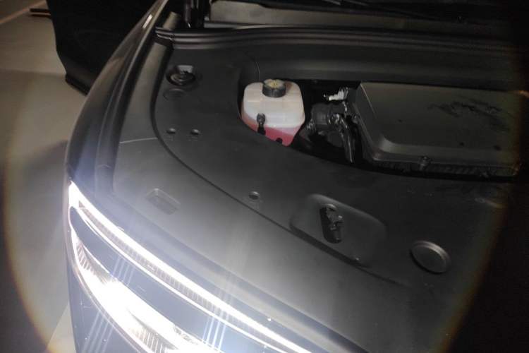 Used Hima AITO M7 2026 Model Range-Extending Max All-Wheel Drive 6-Seater Version Engine Bay Right