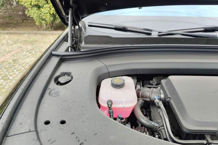 Used Hima AITO M7 2026 Model Range-Extending Ultra All-Wheel Drive 6-Seater Version Engine Bay Right