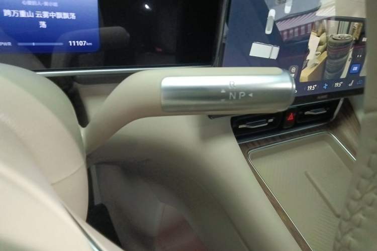 Used Hima AITO M7 2026 Model Range-Extending Ultra All-Wheel Drive 5-Seater Version Gear Lever