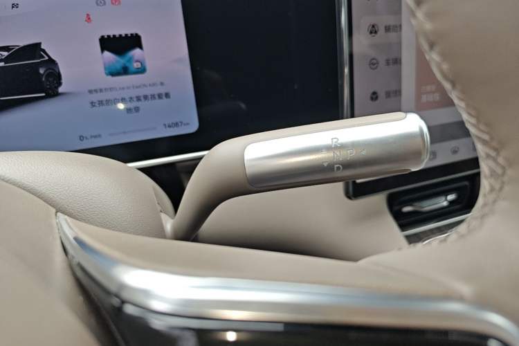 Used Hima AITO M7 2026 Model Range-Extending Ultra All-Wheel Drive 6-Seater Version Gear Lever