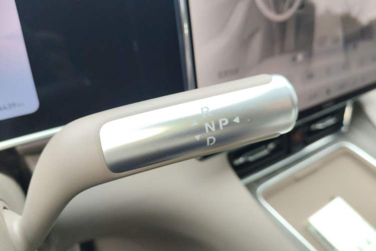 Used Hima AITO M7 2026 Model Range-Extending Ultra All-Wheel Drive 6-Seater Version Gear Lever