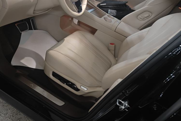 Used Hima AITO M7 2026 Model Range-Extending Ultra All-Wheel Drive 6-Seater Version Left Front Seat