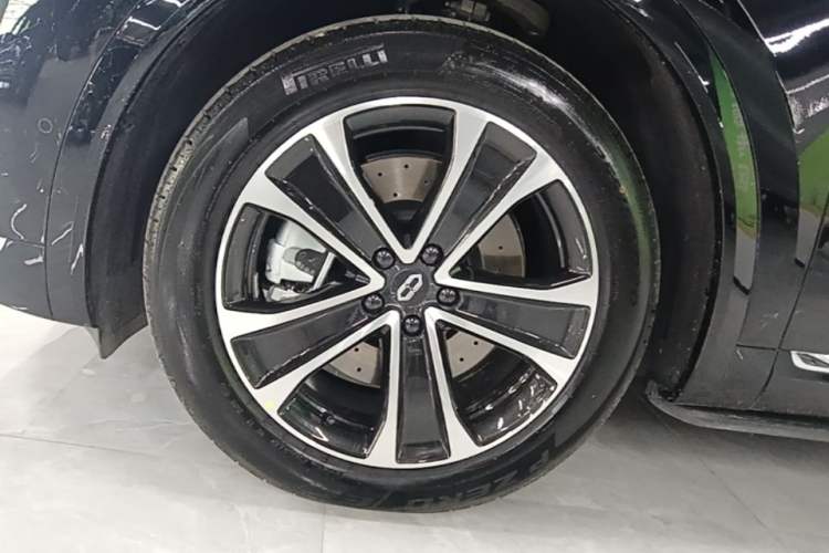 Used Hima AITO M7 2026 Model Range-Extending Ultra All-Wheel Drive 5-Seater Version Left Front Wheel Hub