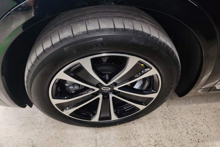 Used Hima AITO M7 2026 Model Range-Extending Max All-Wheel Drive 5-Seater Version Left Front Wheel Hub