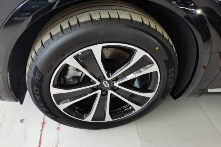 Used Hima AITO M7 2026 Model Range-Extending Max All-Wheel Drive 5-Seater Version Left Front Wheel Hub