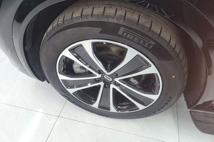 Used Hima AITO M7 2026 Model Range-Extending Ultra All-Wheel Drive 5-Seater Version Left Front Wheel Hub