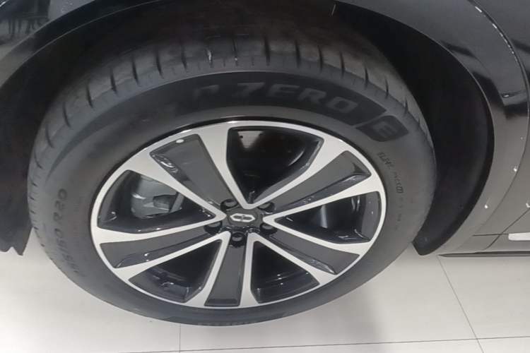 Used Hima AITO M7 2026 Model Range-Extending Max All-Wheel Drive 6-Seater Version Left Front Wheel Hub