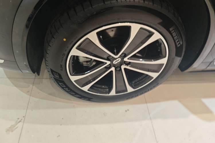 Used Hima AITO M7 2026 Model Range-Extending Max All-Wheel Drive 5-Seater Version Left Front Wheel Hub