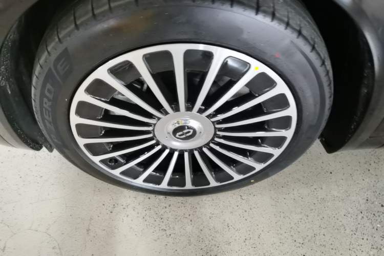 Used Hima AITO M7 2026 Model Range-Extending Max All-Wheel Drive 5-Seater Version Left Front Wheel Hub